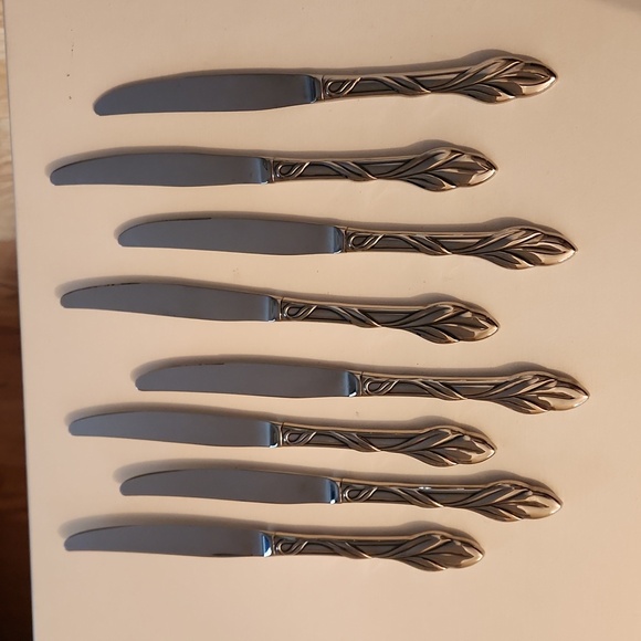 8 Oneida Eden knives - Picture 1 of 3